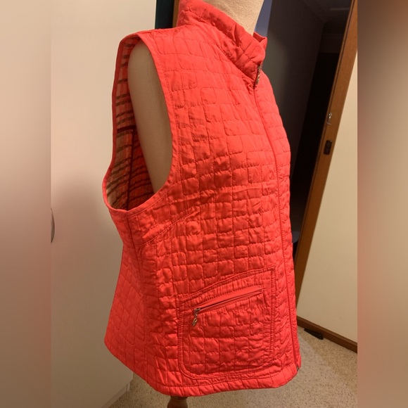 Lightweight Quilted Vest - Picture 3 of 9